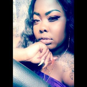 Meet your Posher, Ebony